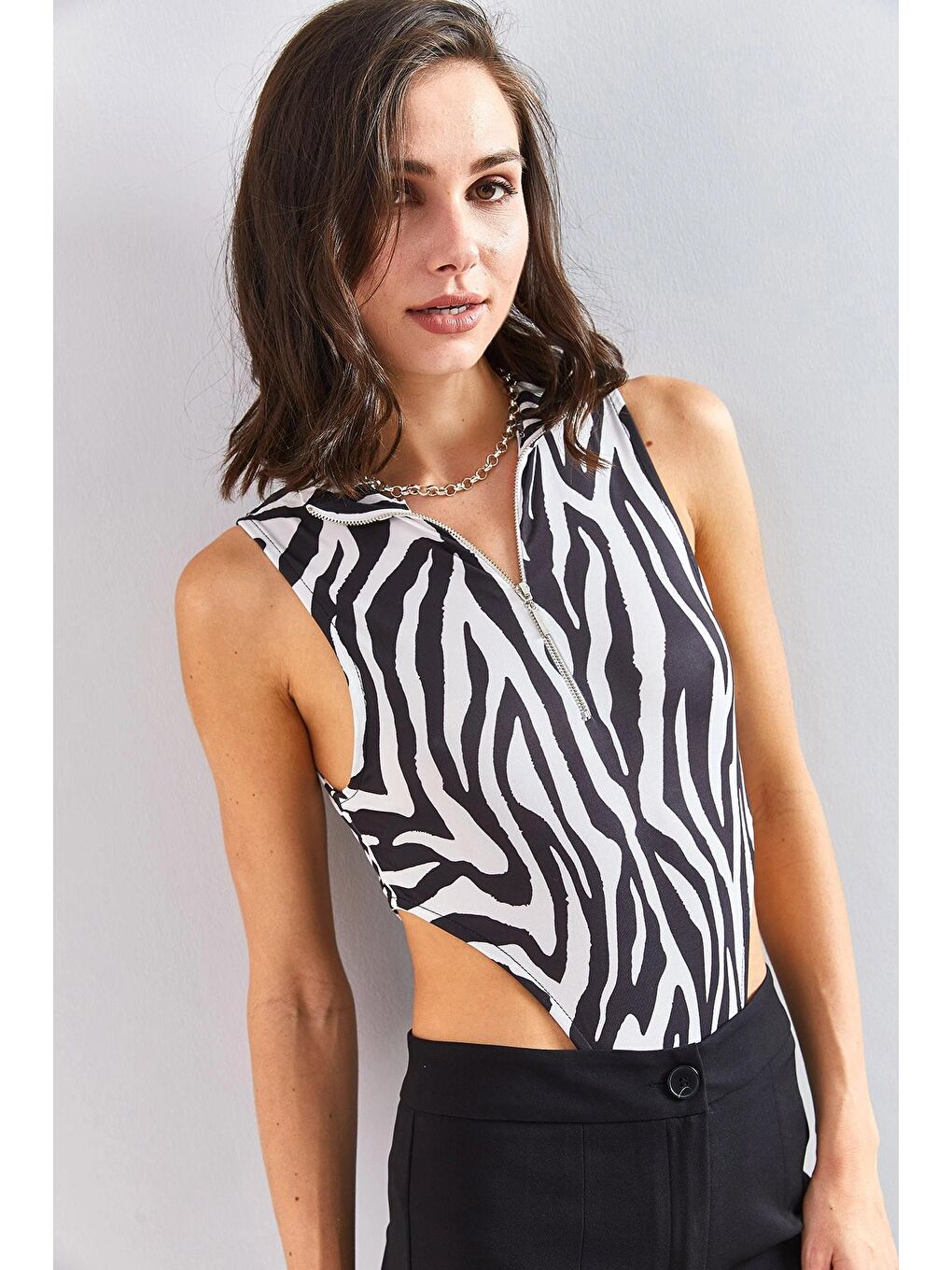 Siyah Kadın Yarım Balıkçı Yaka Fermuarlı Desenli Bluz-3