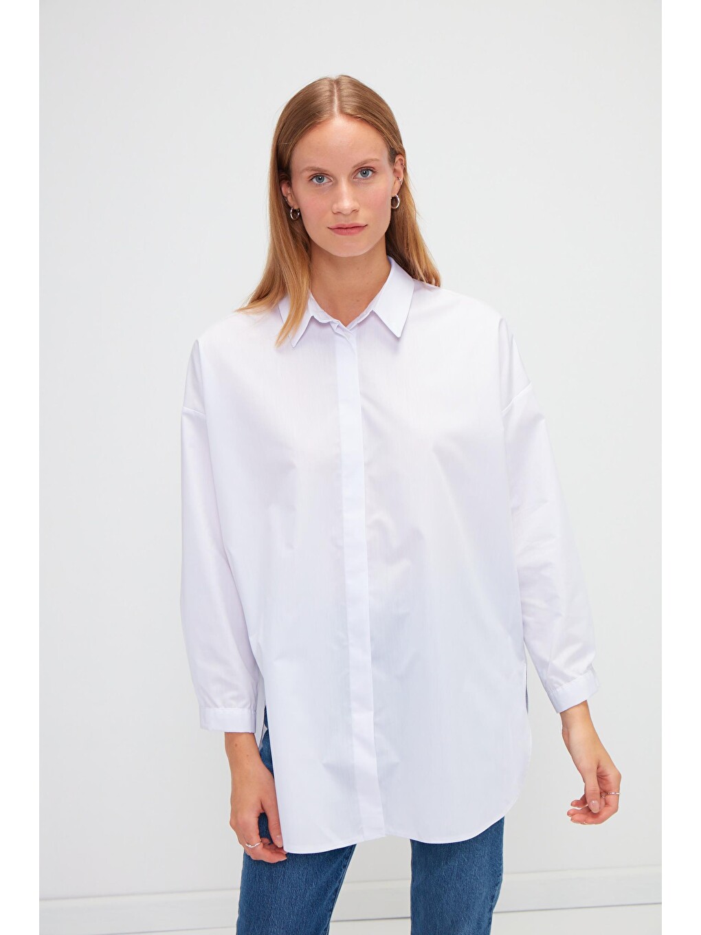 Beyaz Düz Uzun Kollu Oversize Poplin Gömlek-3
