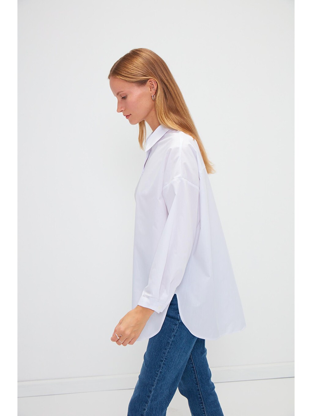 Beyaz Düz Uzun Kollu Oversize Poplin Gömlek-2
