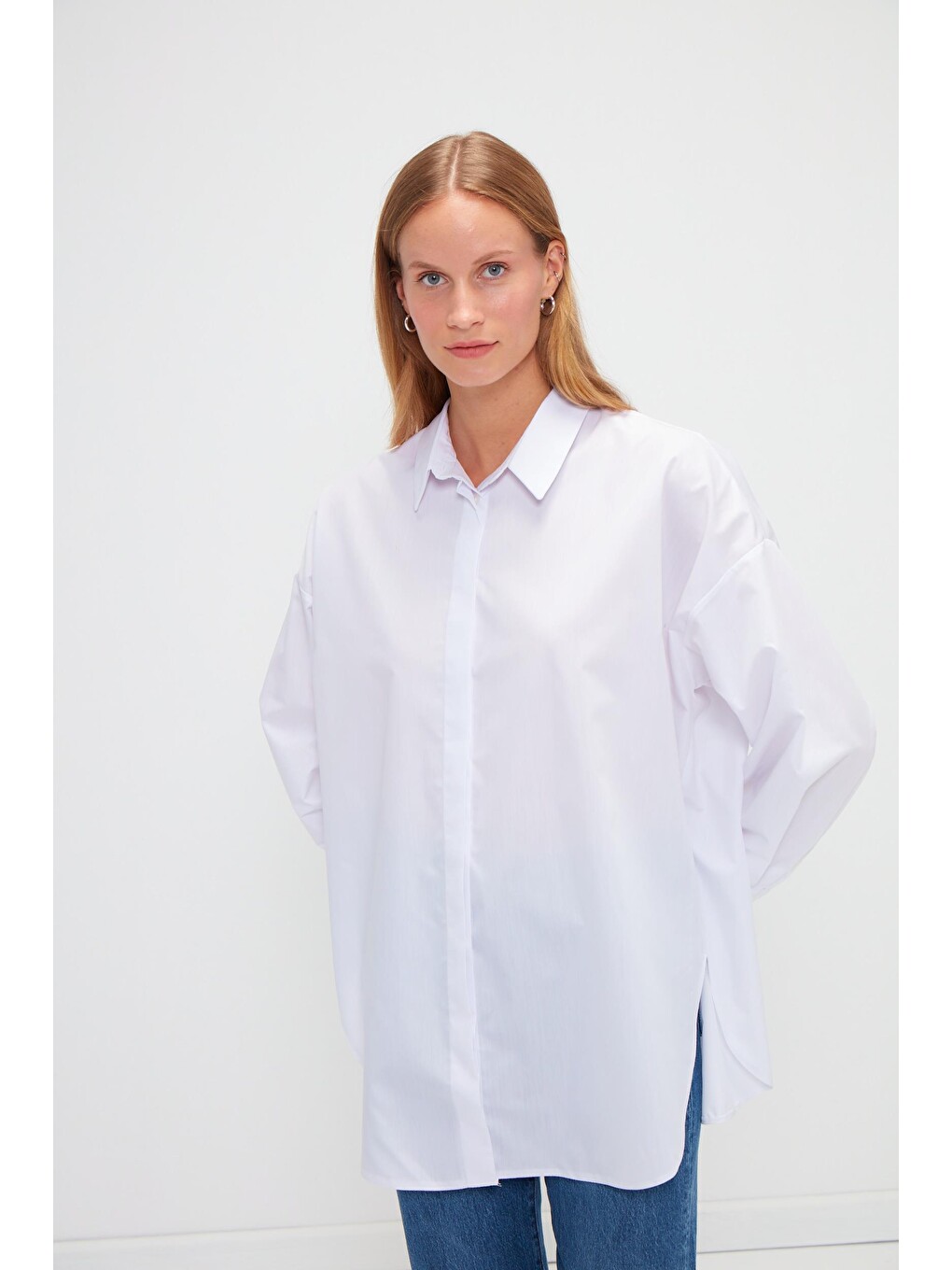 Beyaz Düz Uzun Kollu Oversize Poplin Gömlek-1