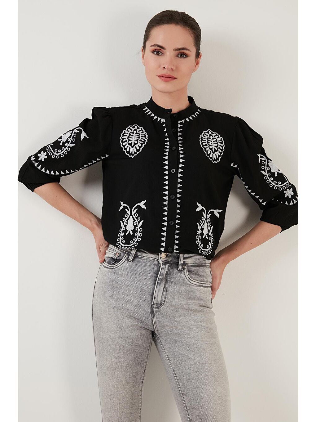 Siyah Nakış İşlemeli Truvakar Kol Hakim Yaka Pamuklu Şile Bezi Gömlek 611Bz0044-1