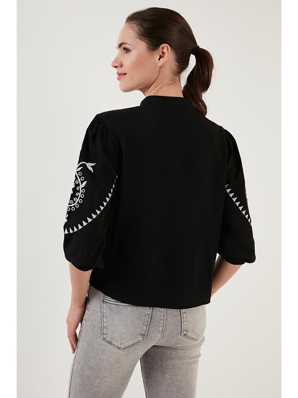 Siyah Nakış İşlemeli Truvakar Kol Hakim Yaka Pamuklu Şile Bezi Gömlek 611Bz0044-4