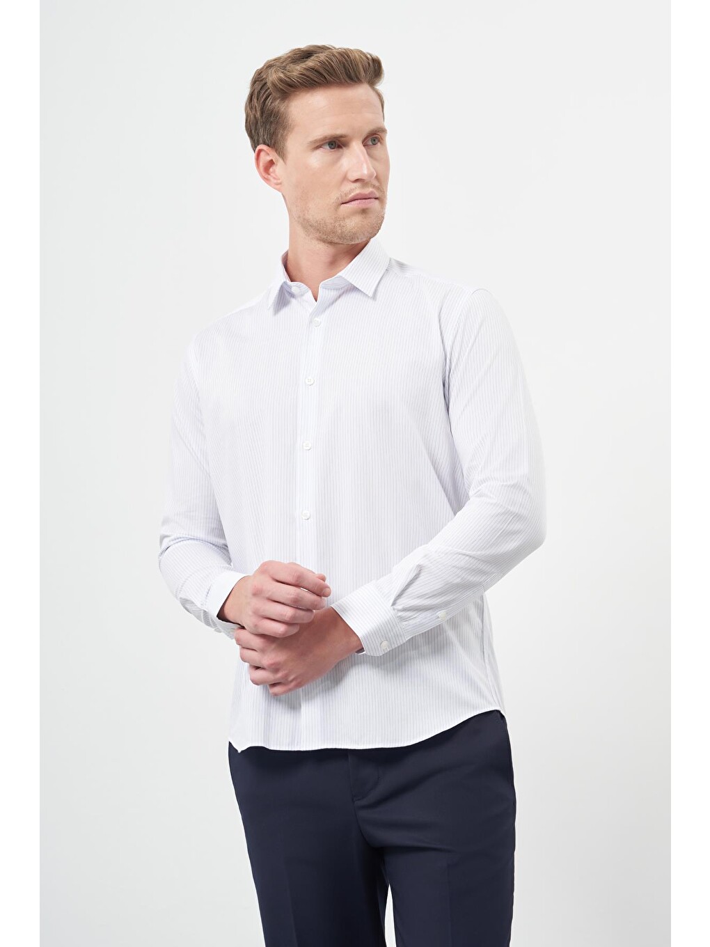 Beyaz Uzun Kol Çizgili Desen Gabardin Sert Yaka Cepsiz Pamuklu Classic Slim Fit Gömlek 1004245205-2