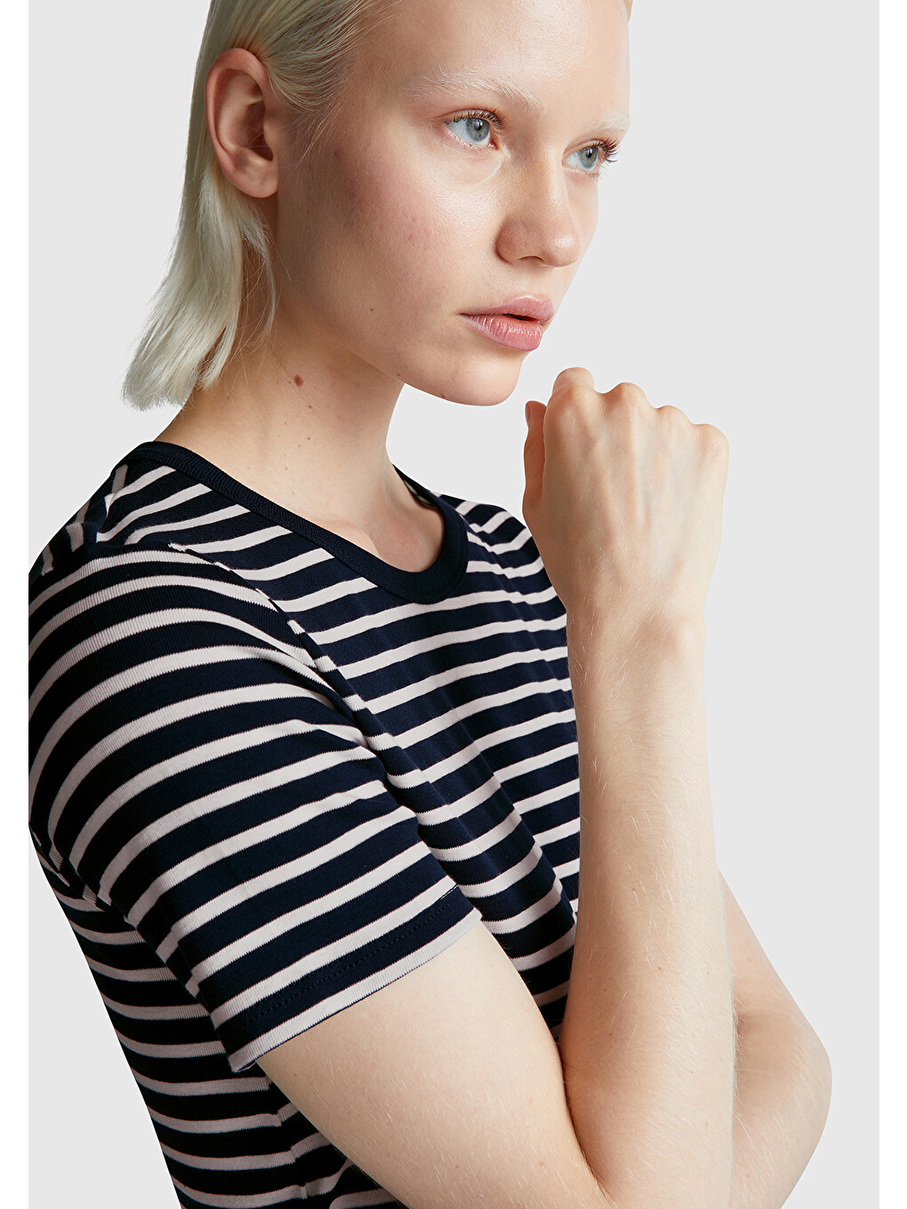 Kadın Lacivert %100 Pamuk Sol Altı Logolu Çizgili Yuvarlak Yaka T-shirt-5