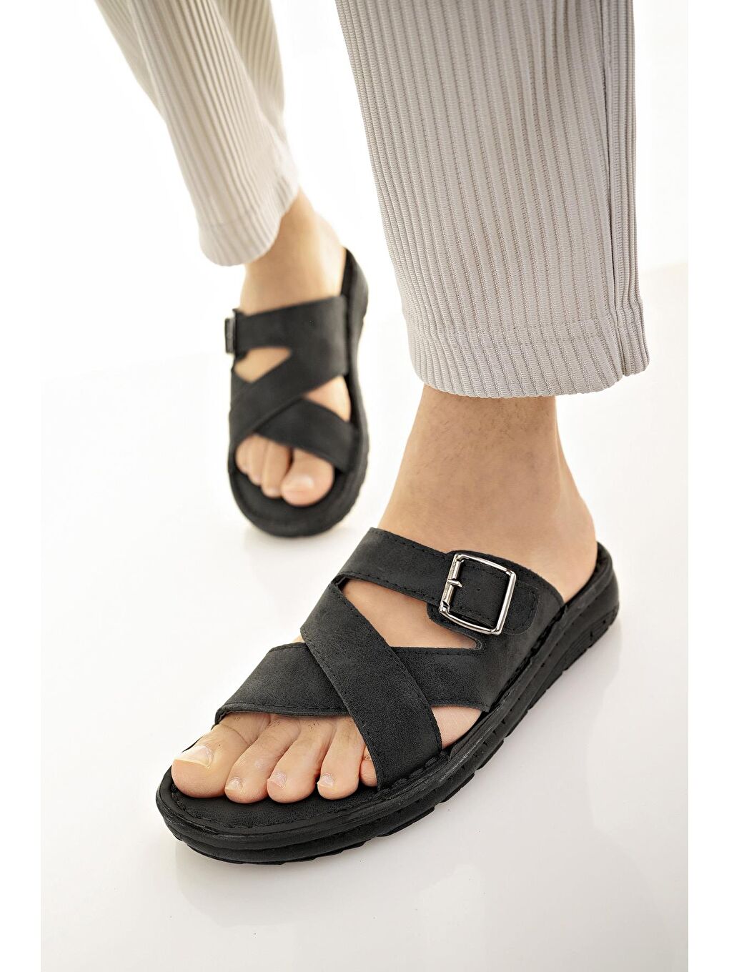 Siyah FOMAX Tokalı Yumuşak Taban Ortopedik Ayarlanabilir Erkek Terlik-1