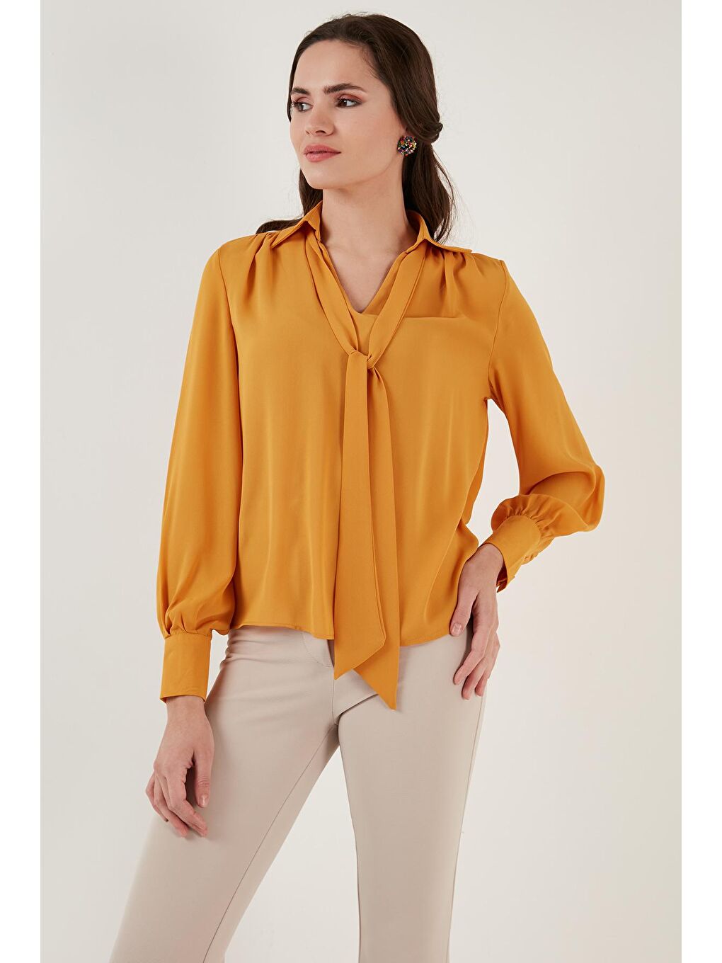 Sarı Bağlama Detaylı V Yaka Şifon Gömlek 611Bz0047