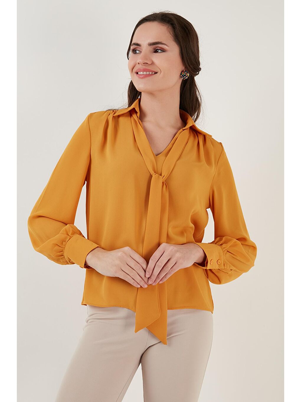 Sarı Bağlama Detaylı V Yaka Şifon Gömlek 611Bz0047-1