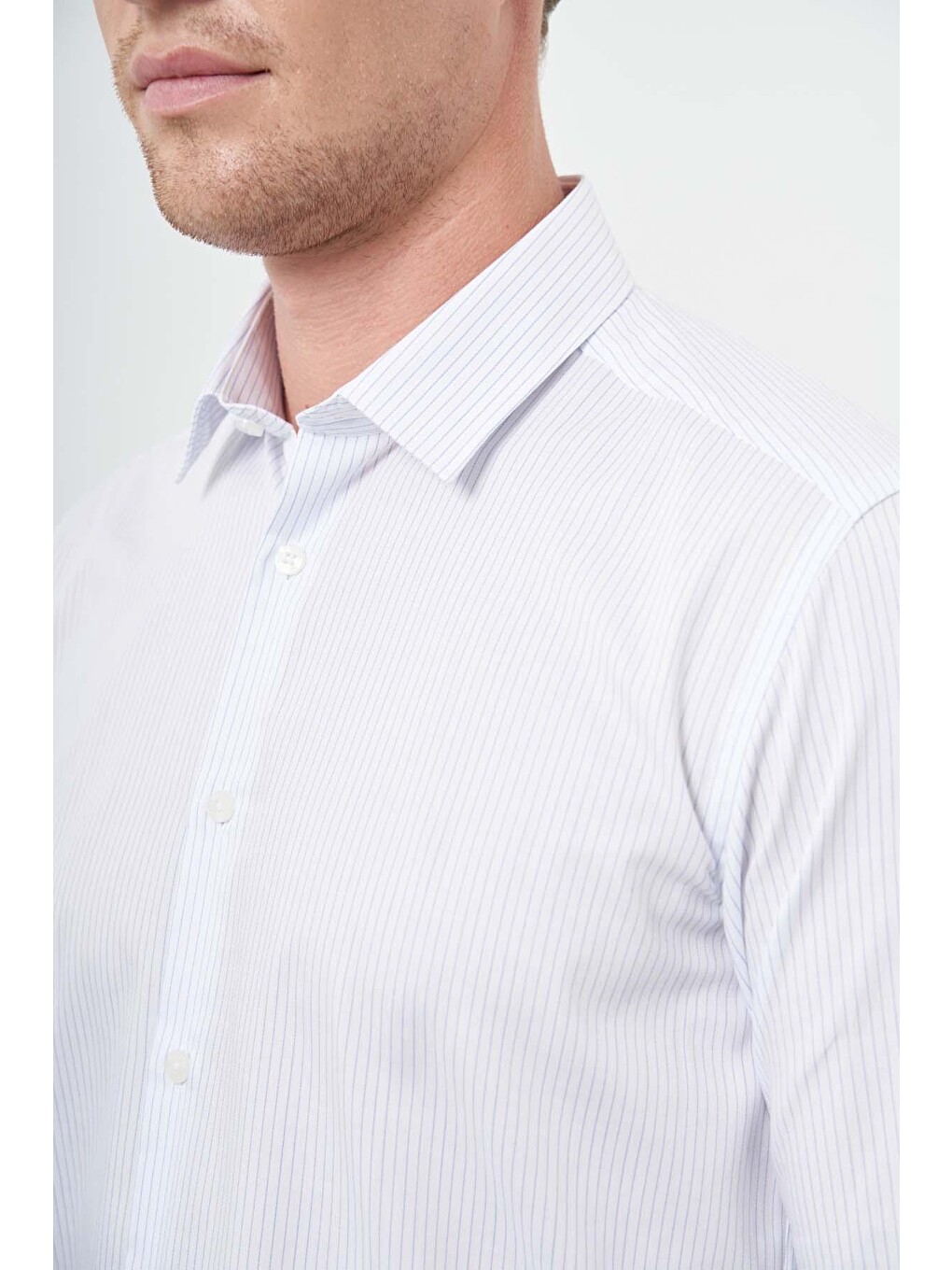 Beyaz Uzun Kol Çizgili Desen Gabardin Sert Yaka Cepsiz Pamuklu Classic Slim Fit Gömlek 1004245205-3