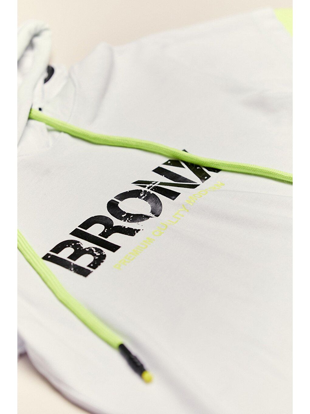 Beyaz Baskılı Kapüşonlu Çocuk Tişört-2