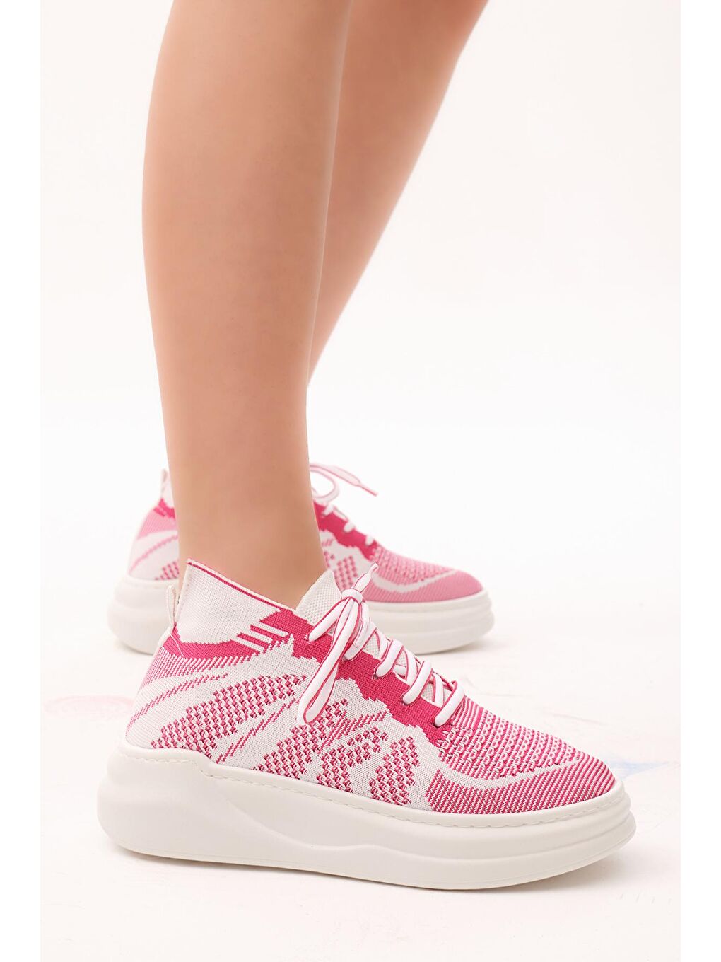 Kadın Fuşya Rahat Kalıp Bağcıklı Sneaker-1