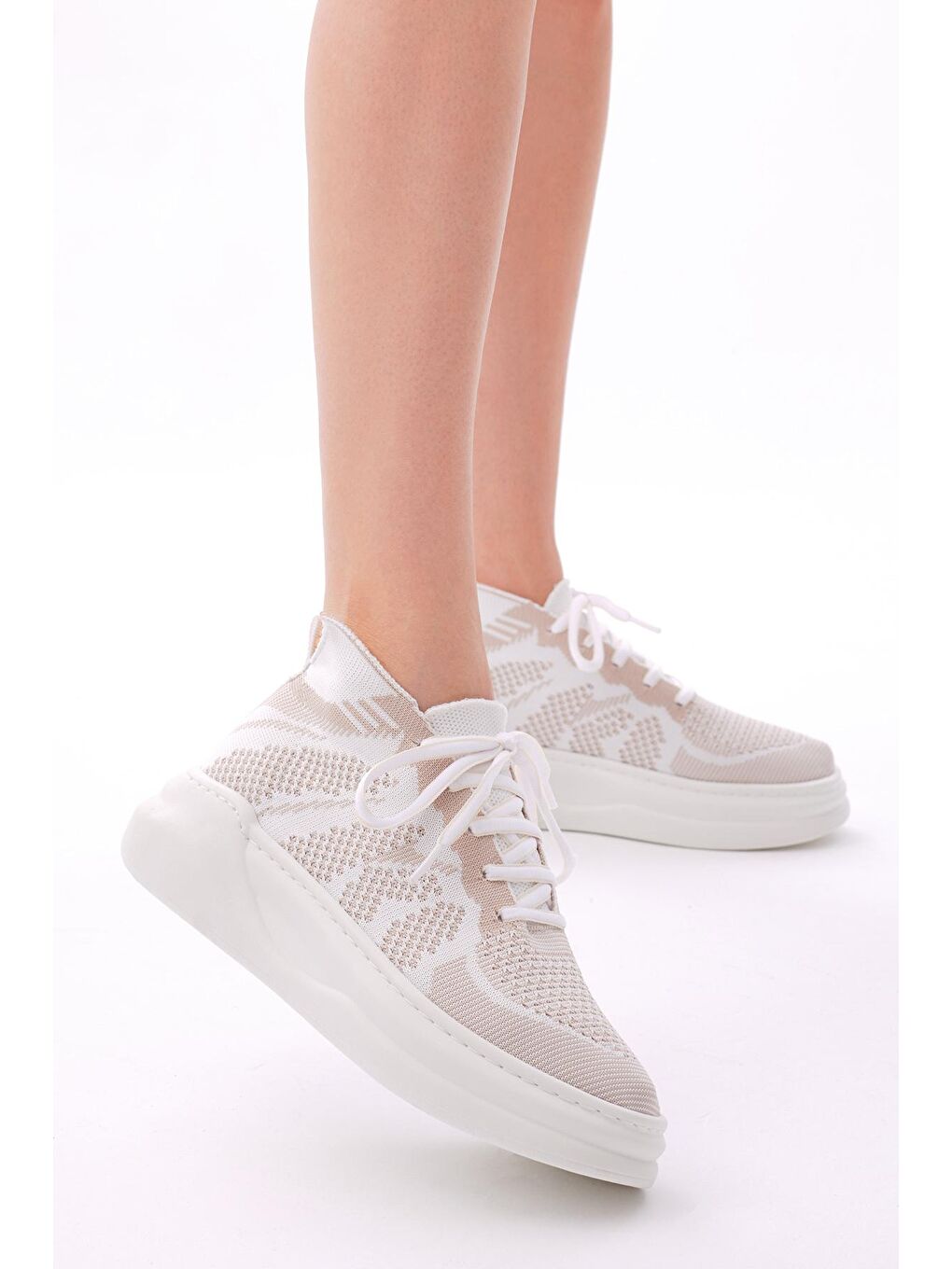 Bej Kadın Nude Rahat Kalıp Bağcıklı Sneaker