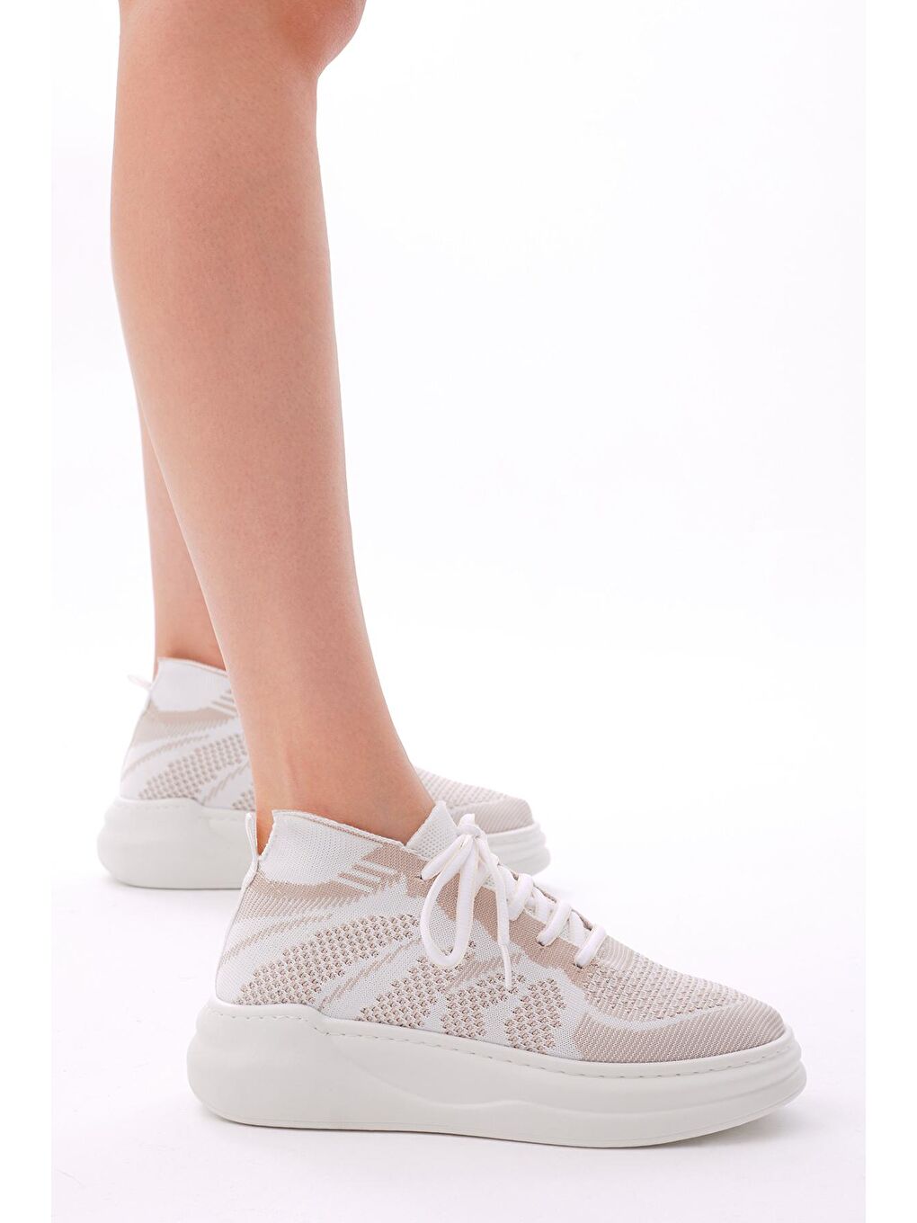 Bej Kadın Nude Rahat Kalıp Bağcıklı Sneaker-1
