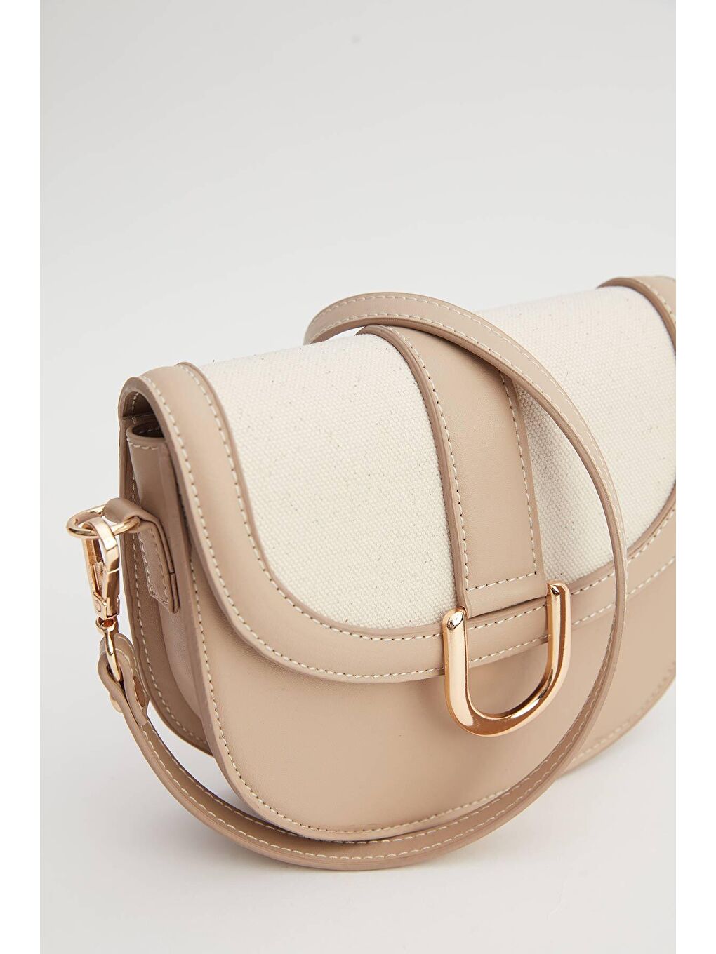 Kanvas Detaylı Tokalı Çanta Bej-5