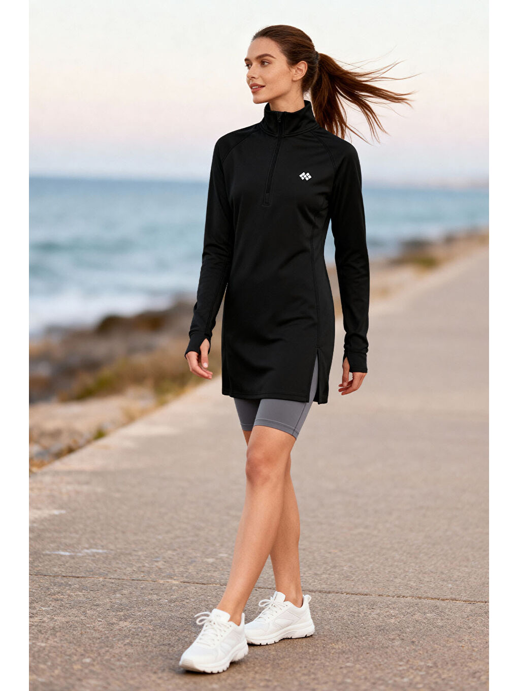 Siyah Yarım Fermuarlı Dik Yaka Standart Kalıp Kadın Sporcu Tunik - 97309-1