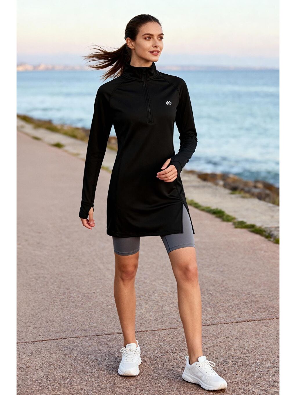 Siyah Yarım Fermuarlı Dik Yaka Standart Kalıp Kadın Sporcu Tunik - 97309-2