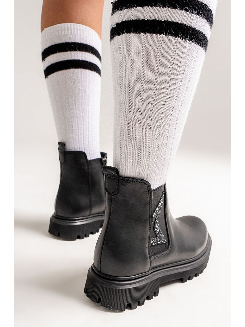 Kız Çocuk Siyah Hakiki Deri Anatomik Günlük Bot-3