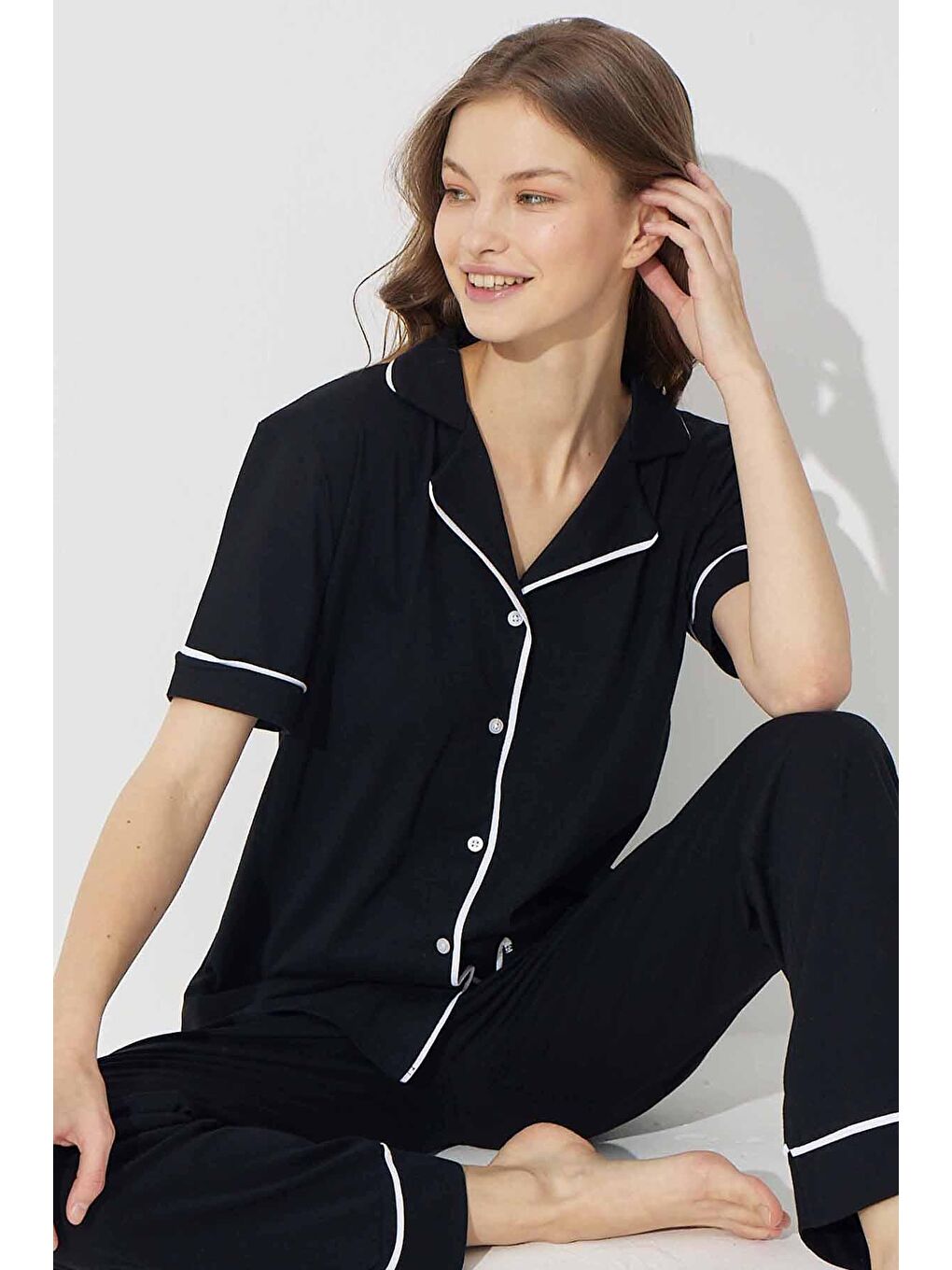 Siyah Kısa Kollu Pamuklu Düğmeli Biyeli Pijama Takım