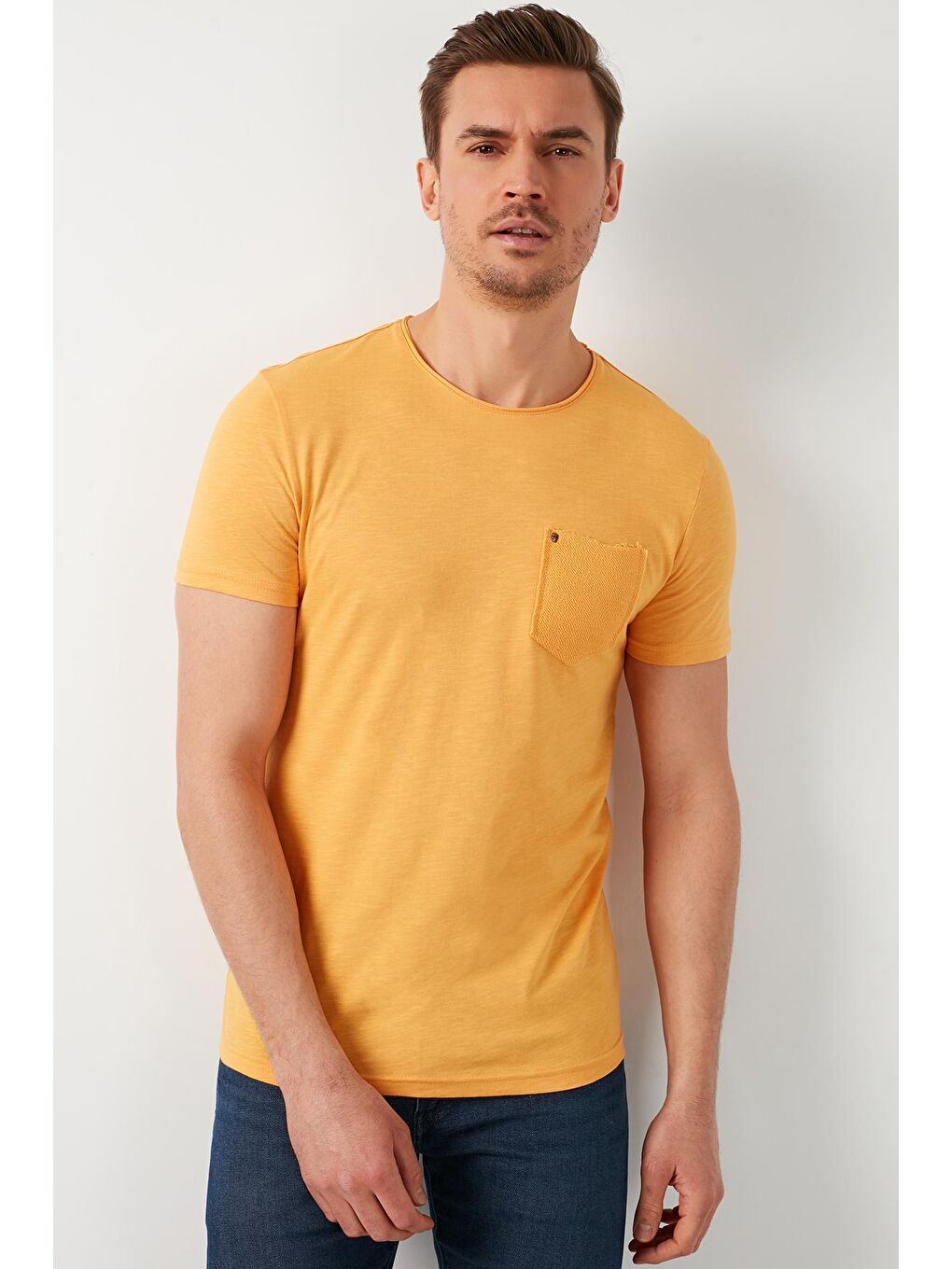 Buratti Hardal Sarı % 100 Pamuklu Slim Fit Bisiklet Yaka Cepli T Shirt 5902000