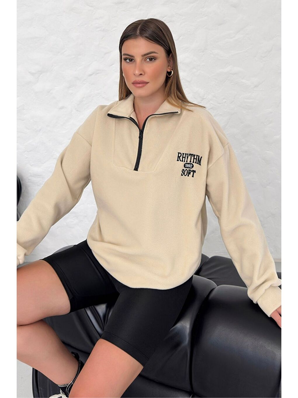 Kadın Bej Rhythm Soft Baskılı Oversize Yarım Fermuarlı Yumuşak Dokulu Polar Polo Yaka Sweatshirt