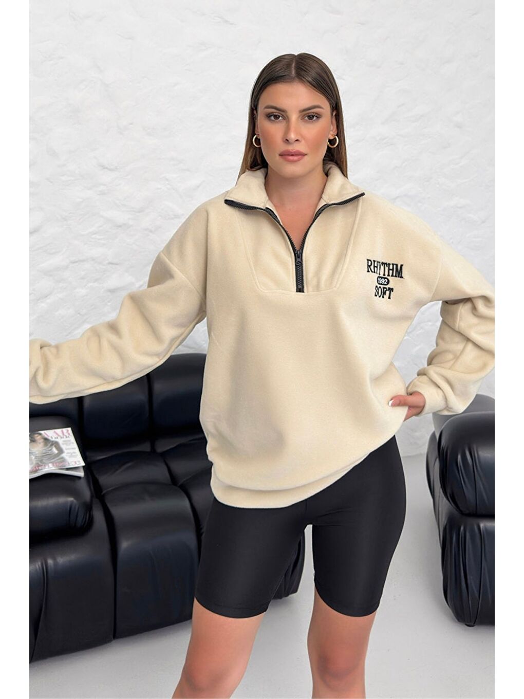 Kadın Bej Rhythm Soft Baskılı Oversize Yarım Fermuarlı Yumuşak Dokulu Polar Polo Yaka Sweatshirt-2