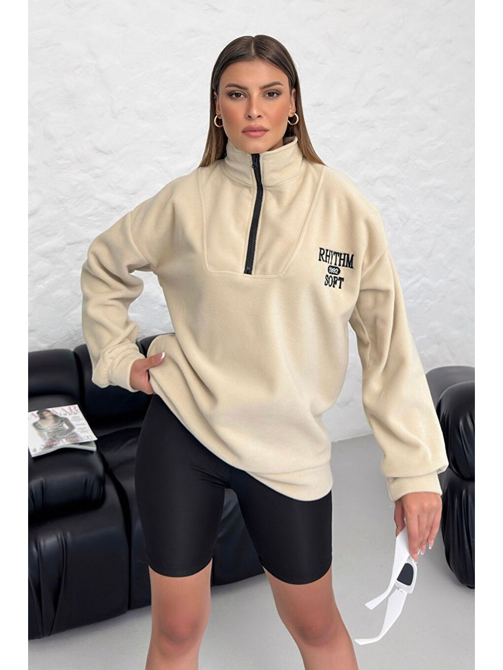 Kadın Bej Rhythm Soft Baskılı Oversize Yarım Fermuarlı Yumuşak Dokulu Polar Polo Yaka Sweatshirt-3