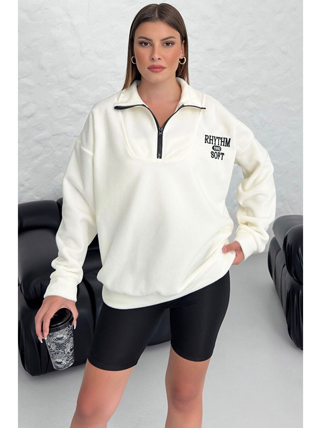 Ekru Kadın Krem Rhythm Soft Baskılı Oversize Yarım Fermuarlı Yumuşak Dokulu Polar Polo Yaka Sweatshirt