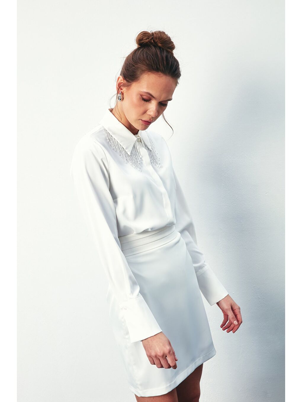 Yaka Şeffaf Aksesuarlı Gömlek - Ekru-3