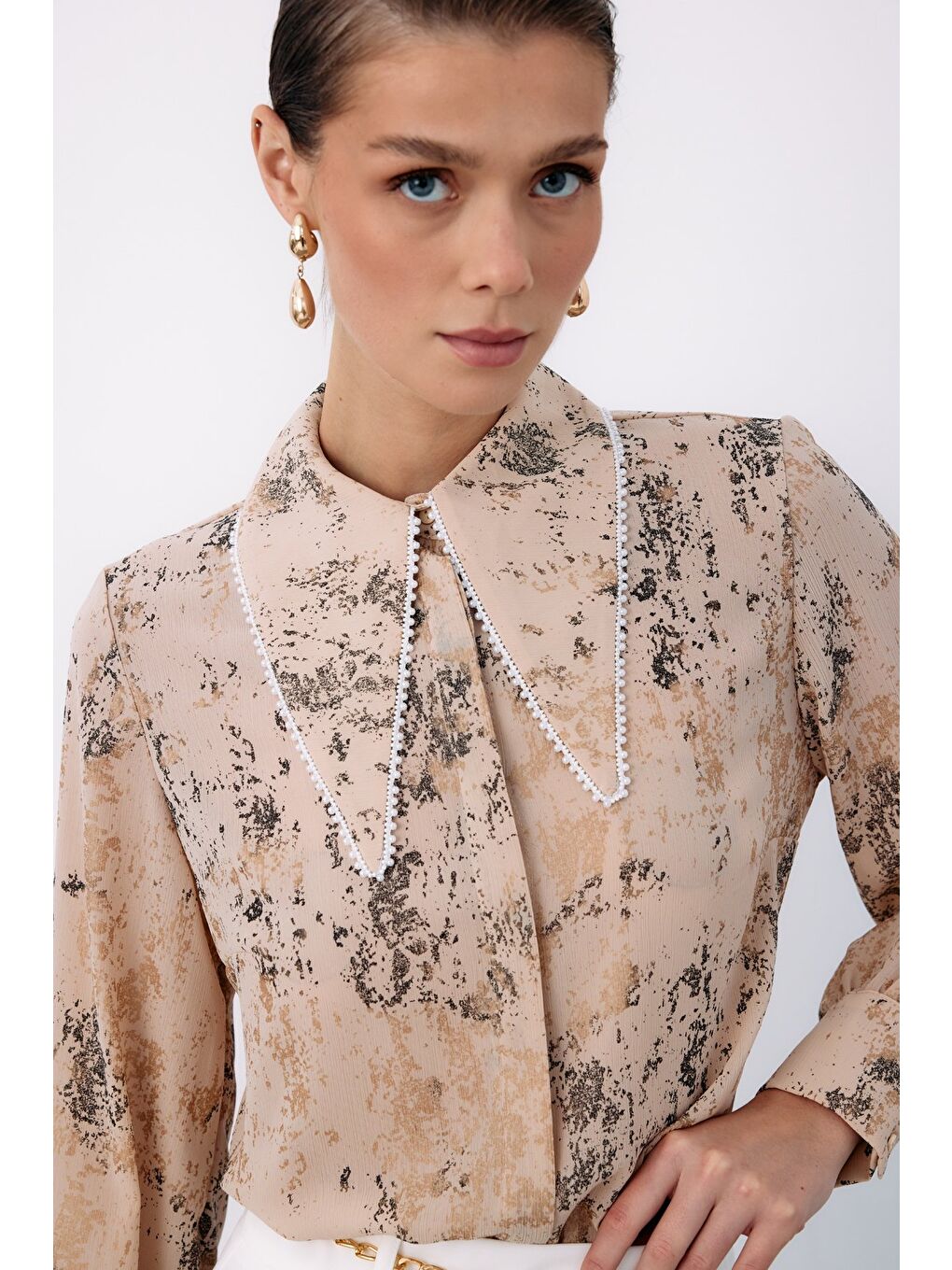 Geniş İnci Yakalı Gömlek - Bej-Gold-3