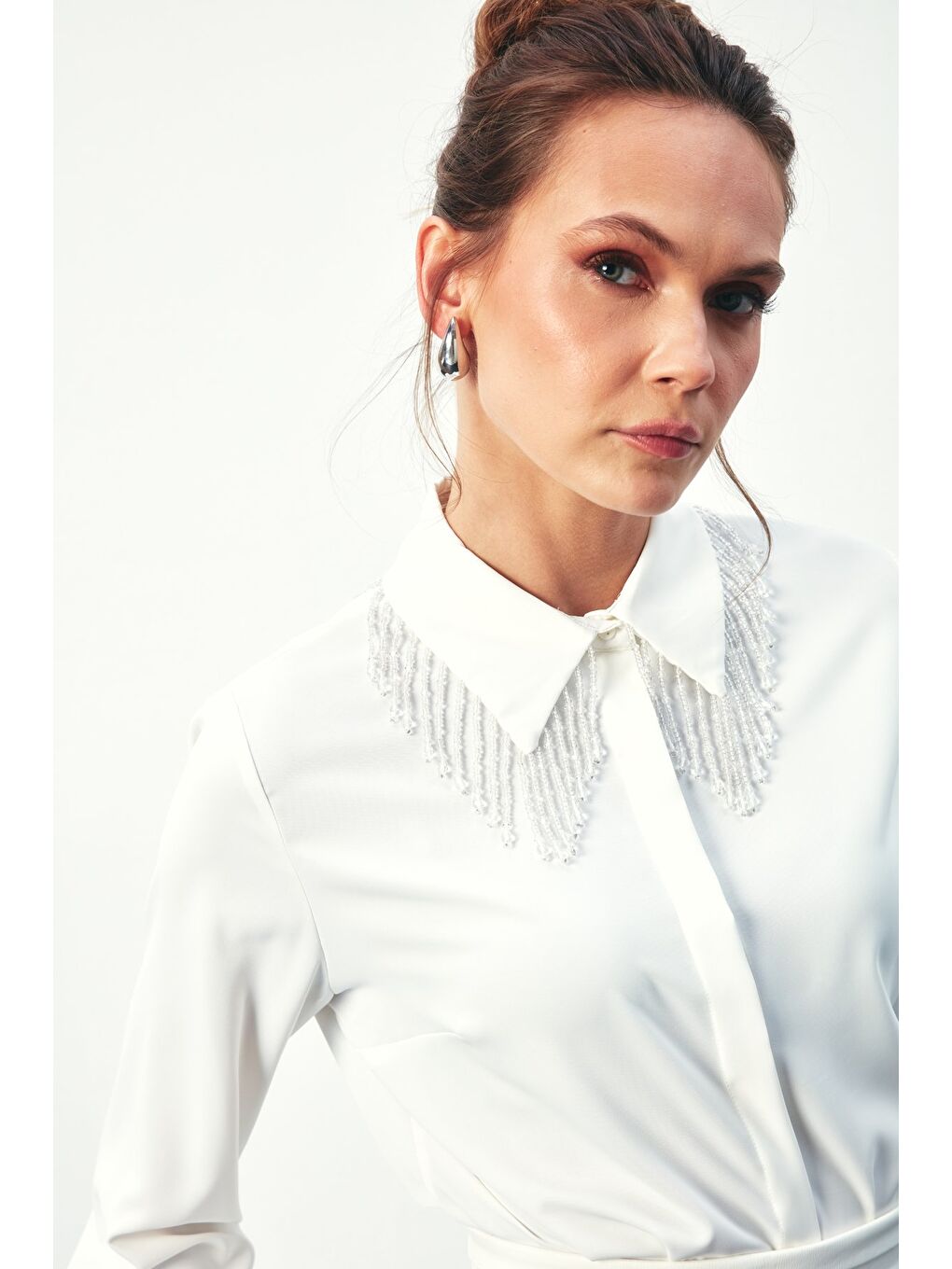 Yaka Şeffaf Aksesuarlı Gömlek - Ekru-6