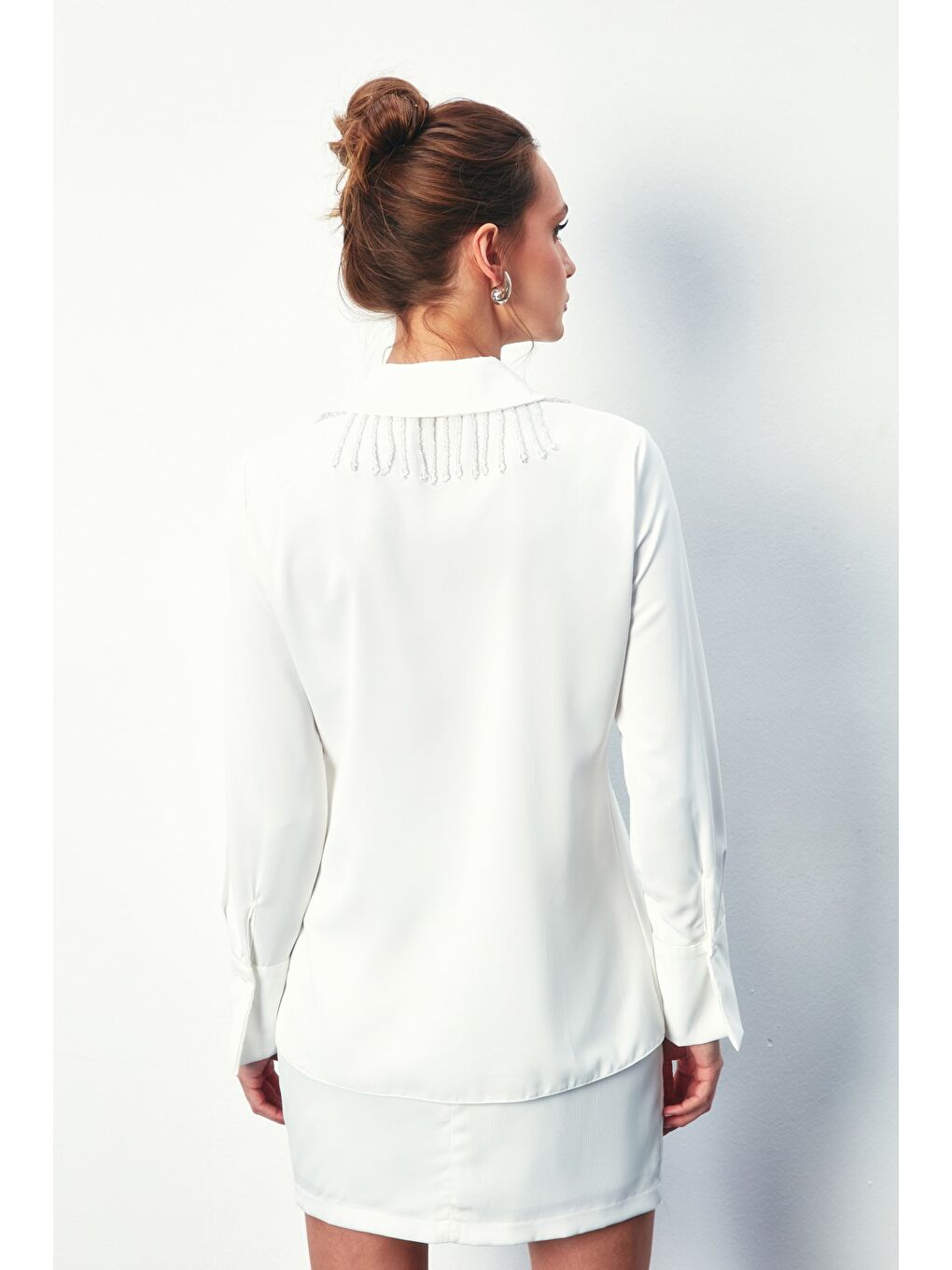 Yaka Şeffaf Aksesuarlı Gömlek - Ekru-7