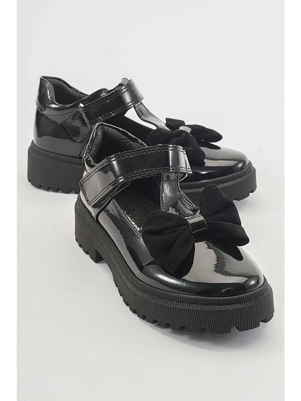 Kız Çocuk Siyah Rugan Rugan Deri Anatomik Kolej Ayakkabı