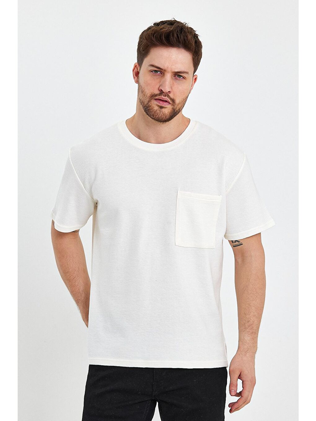 Beyaz Bisiklet Yaka Cepli Ottoman Relax Fit Erkek Tişört