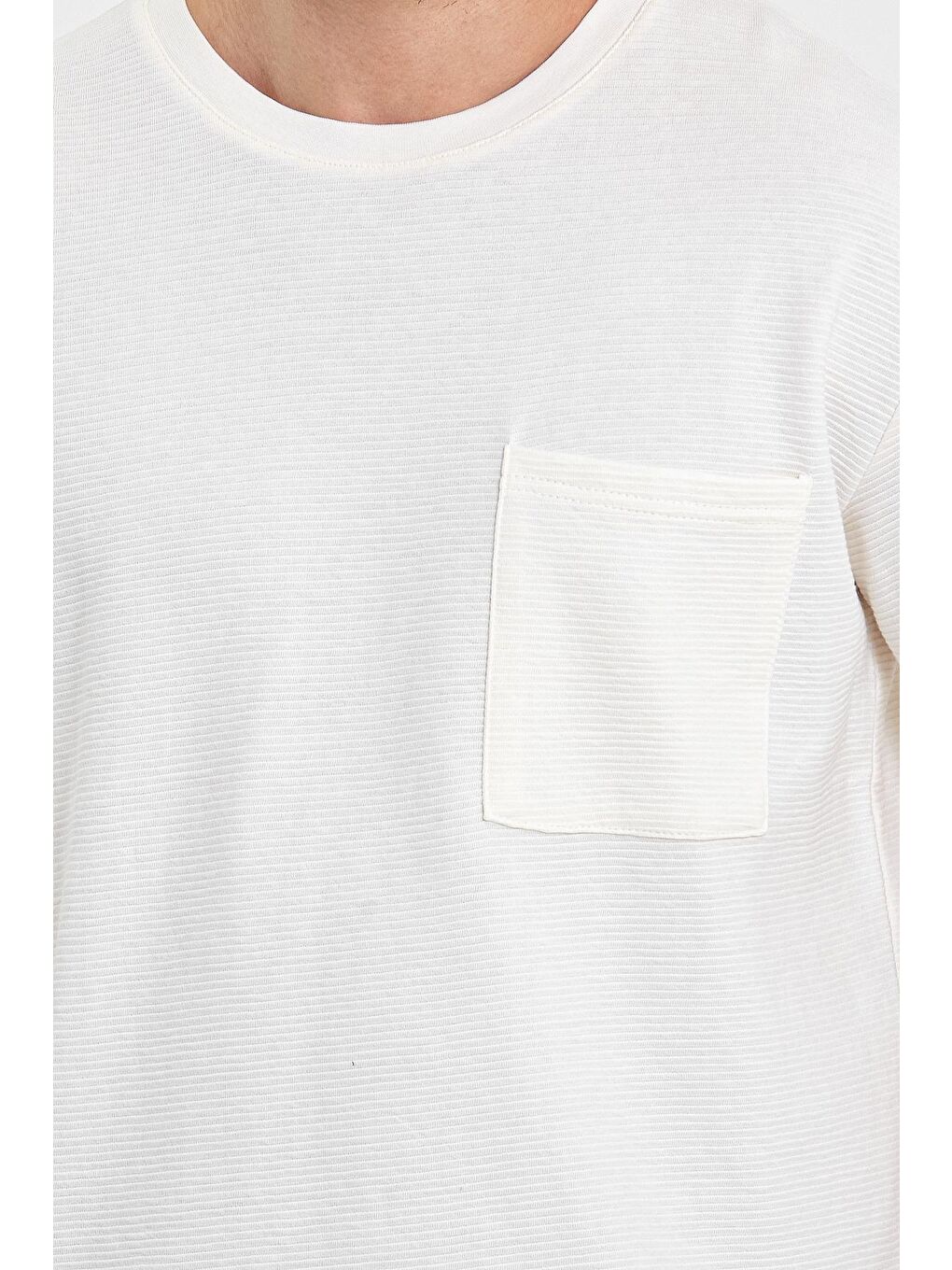 Beyaz Bisiklet Yaka Cepli Ottoman Relax Fit Erkek Tişört-2