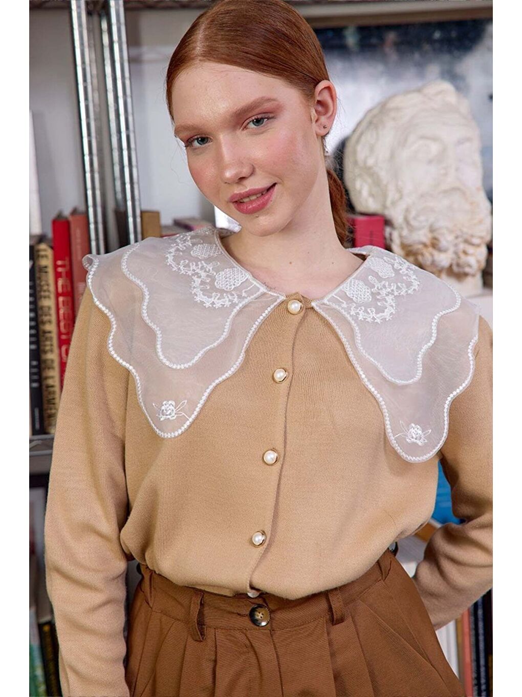 Bej Dantel Yakalı Karamel Triko Hırka-1