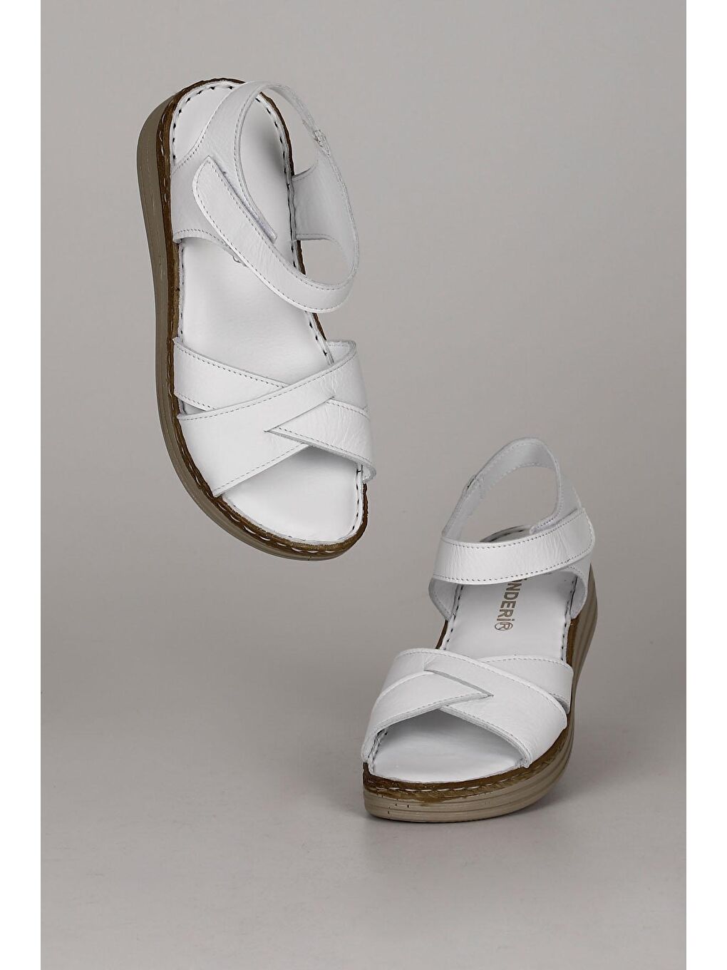 Beyaz Hakiki Deri Dolgu Taban Kadın Sandalet 42235-1