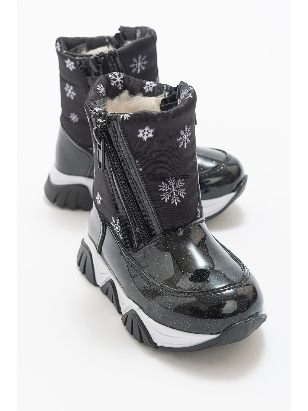 Kız Çocuk Siyah Simli Rugan Deri Kürklü Anatomik Kar Botu