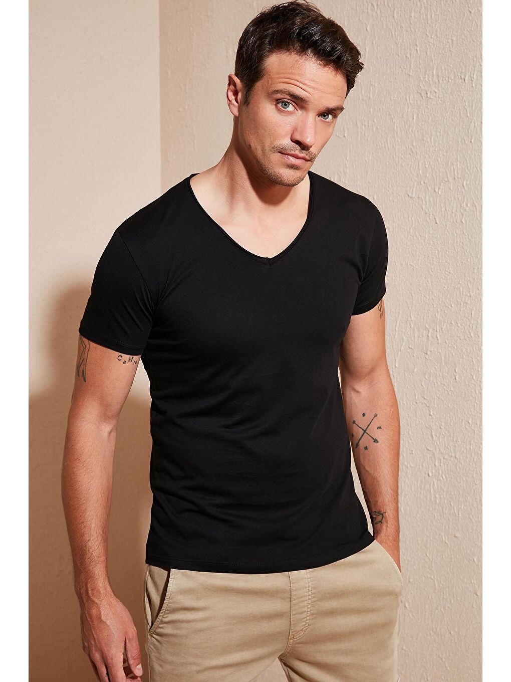 Siyah V Yaka %100 Pamuk Tişört 54154-1