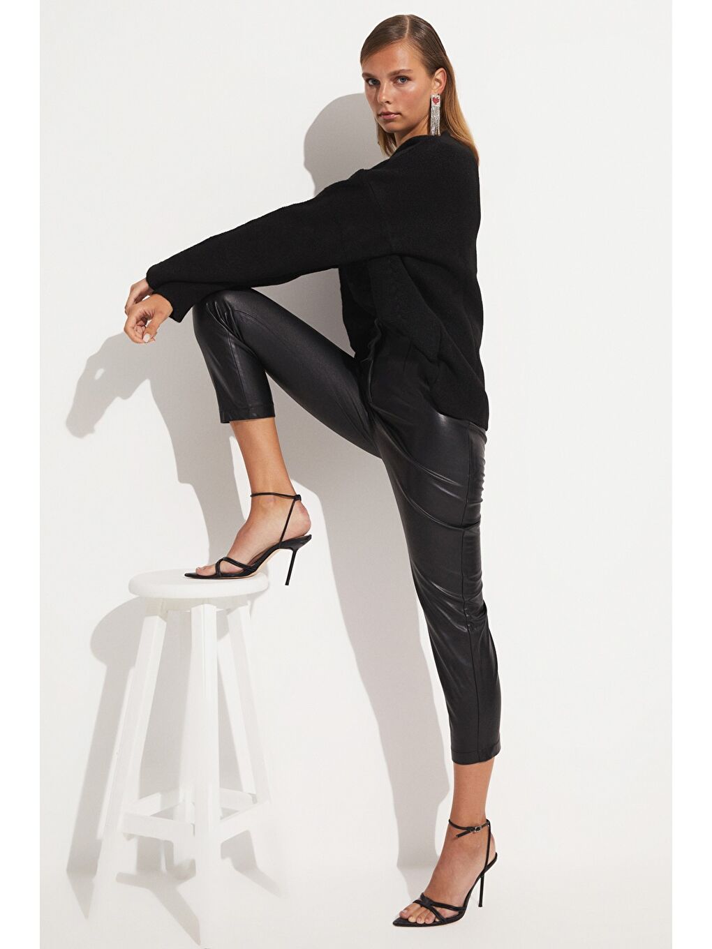 Siyah Pilili Pu Deri Pantolon-3