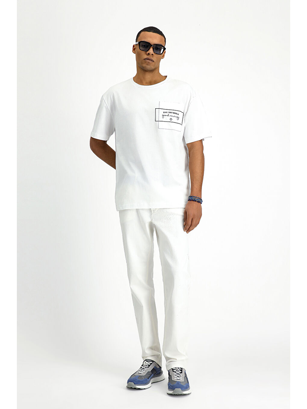 Beyaz Bisiklet Yaka Oversize Pamuk Baskılı Tişört-3