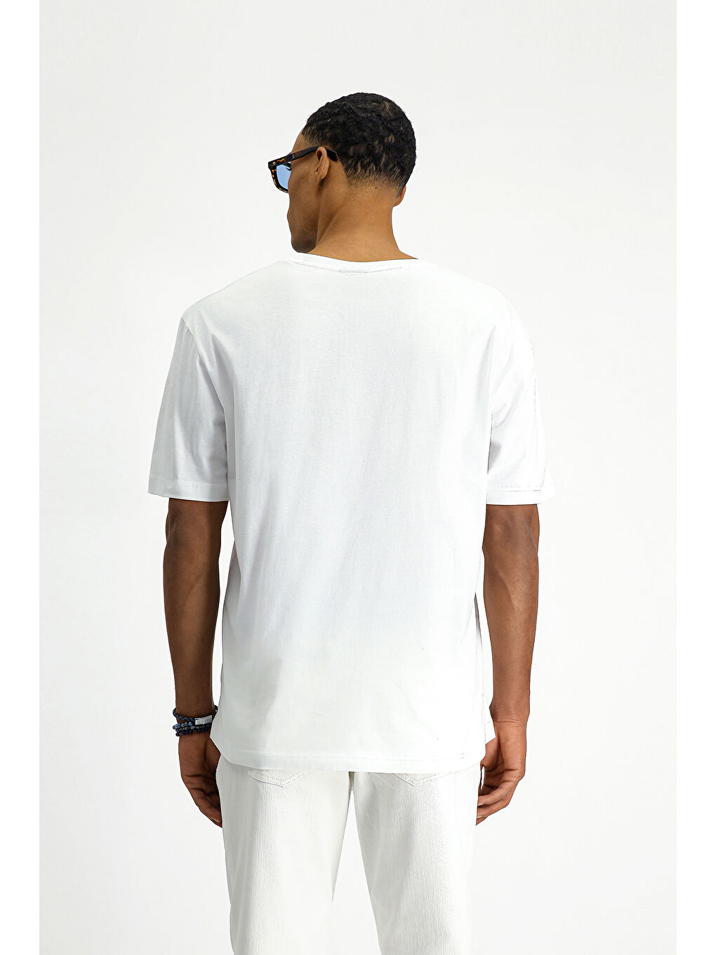 Beyaz Bisiklet Yaka Oversize Pamuk Baskılı Tişört-4