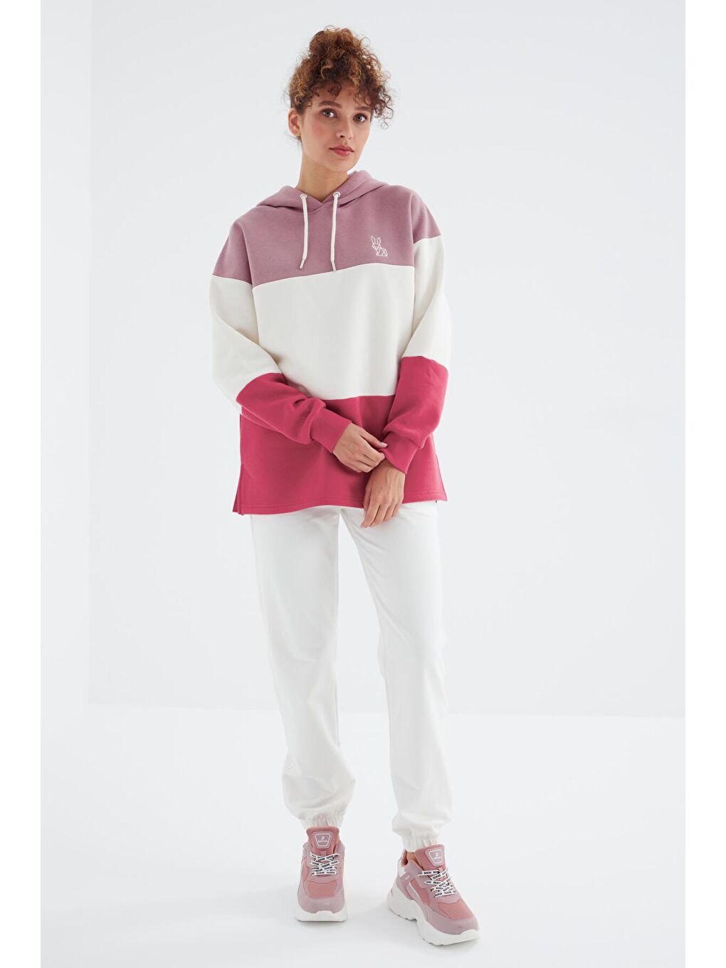 Pembe Gül Kurusu Renk Bloklu Nakışlı Kapüşonlu Oversize Kadın Sweatshirt - 97247-1