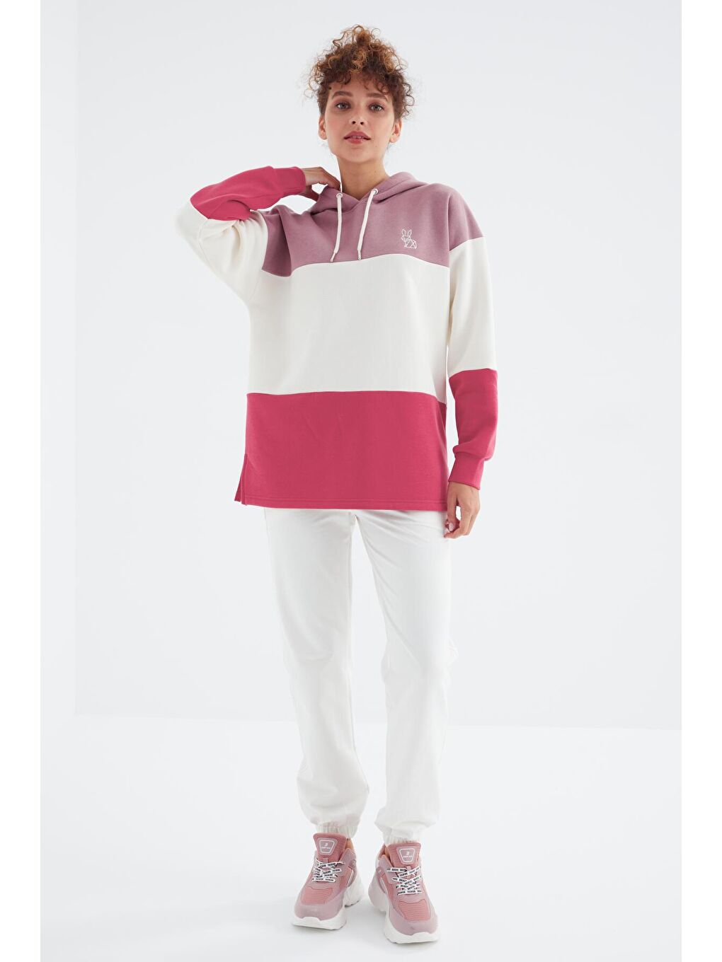 Pembe Gül Kurusu Renk Bloklu Nakışlı Kapüşonlu Oversize Kadın Sweatshirt - 97247-3