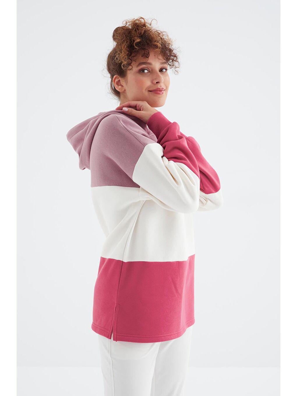 Pembe Gül Kurusu Renk Bloklu Nakışlı Kapüşonlu Oversize Kadın Sweatshirt - 97247-4