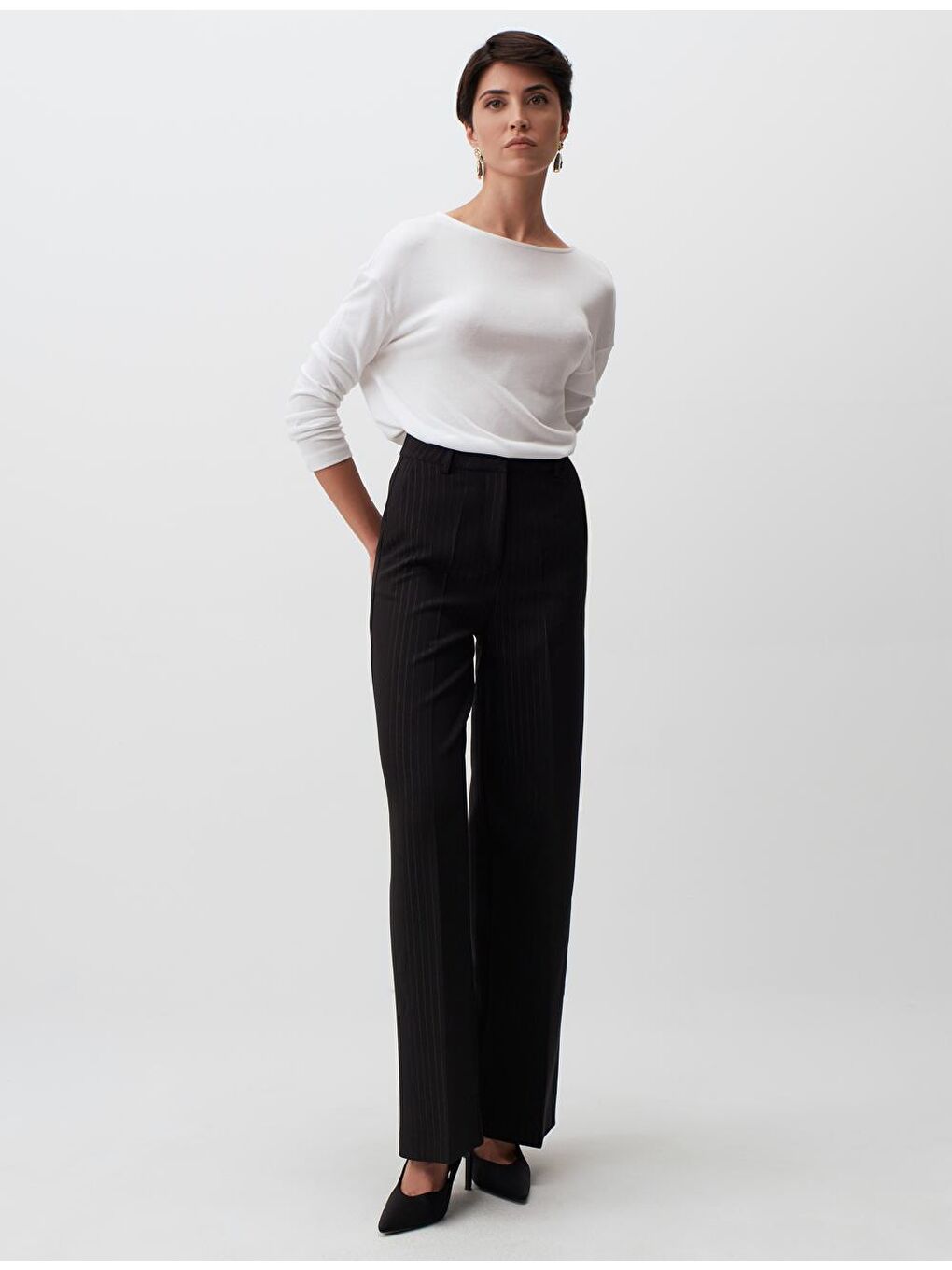 Siyah Yüksek Bel Bol Paça Çizgili Kumaş Pantolon