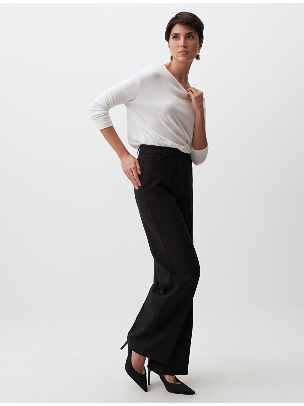 Siyah Yüksek Bel Bol Paça Çizgili Kumaş Pantolon-2