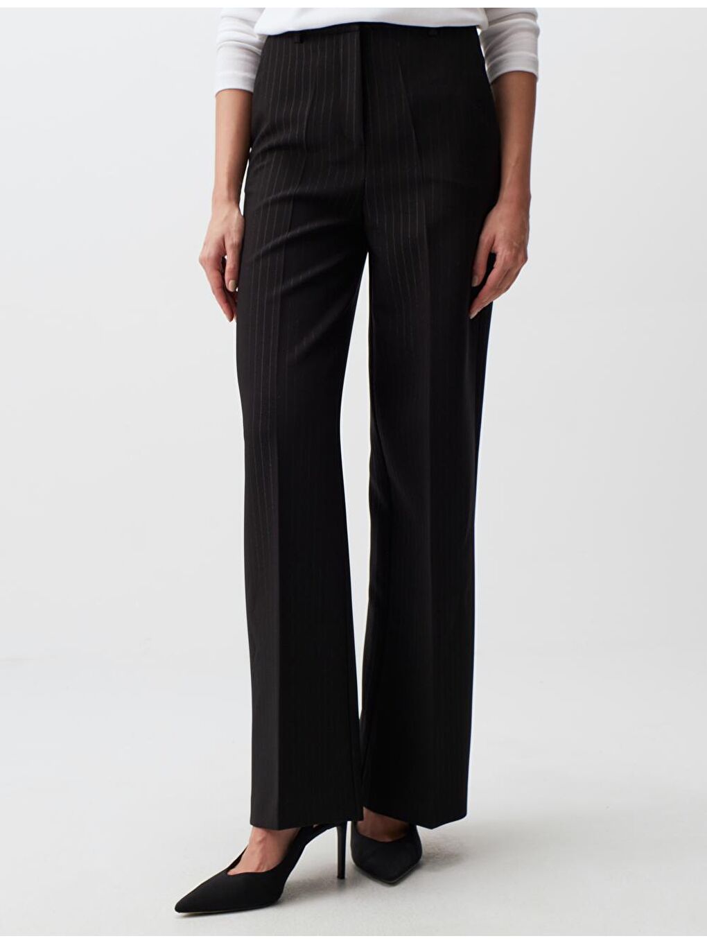 Siyah Yüksek Bel Bol Paça Çizgili Kumaş Pantolon-3