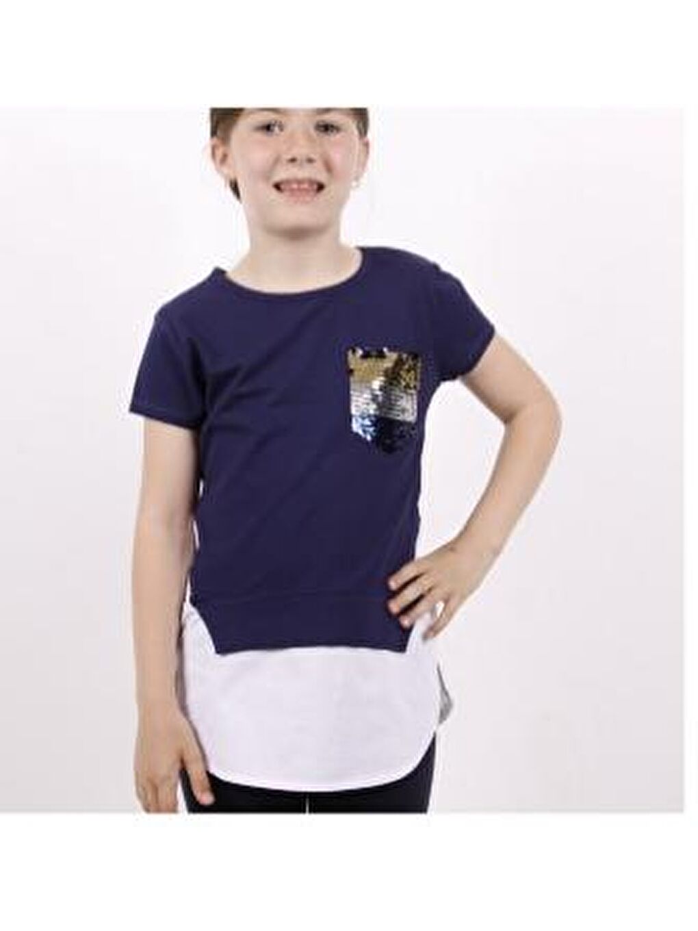 Lacivert Kız Çocuk Göğsü Cepli Pul Nakışlı Tişört
