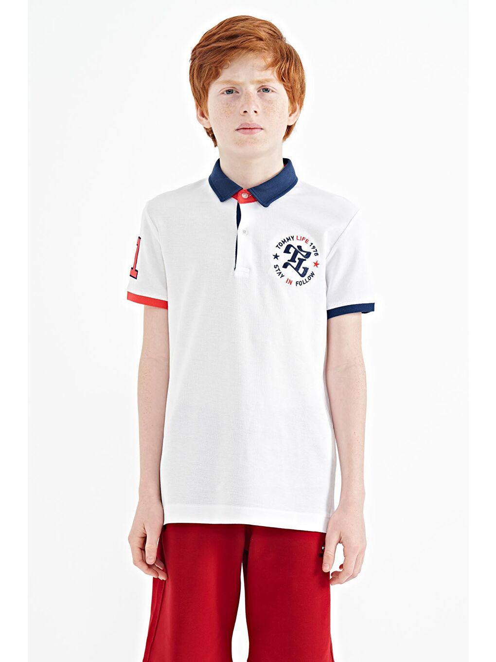 TOMMYLIFE Beyaz Kol Gögüs Nakış Detaylı Standart Kalıp Polo Yaka Erkek Çocuk T-Shirt - 11086