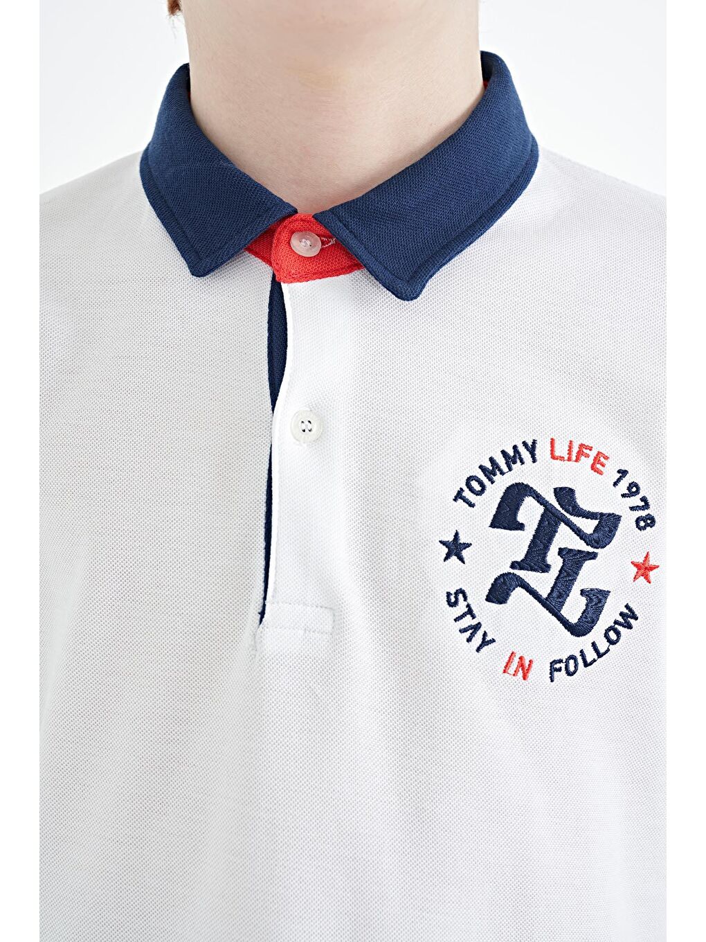 TOMMYLIFE Beyaz Kol Gögüs Nakış Detaylı Standart Kalıp Polo Yaka Erkek Çocuk T-Shirt - 11086 - 1