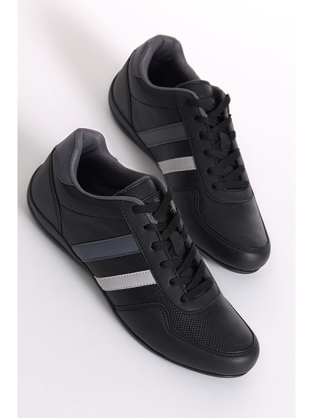Erkek Siyah Cilt Yanı Şeritli Bağcıklı Spor Ayakkabı-1